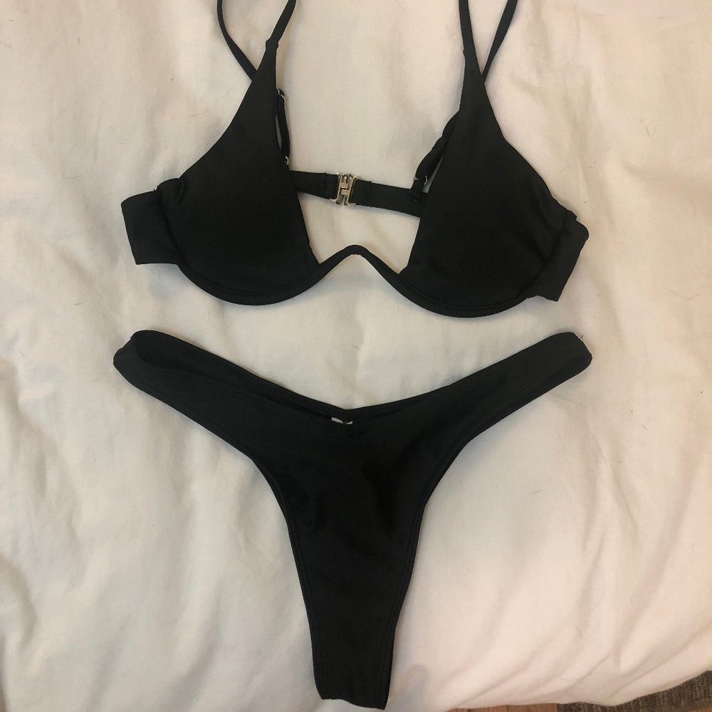 SHEIN Black V-wire Bikini Set - Size Small